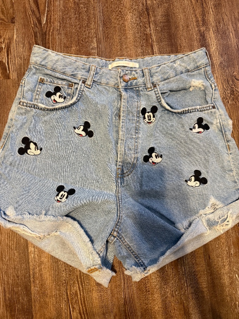 ZARA RARE Disney Mickey Denim Shorts | SIZE:40/US8 - Picture 4 of 7